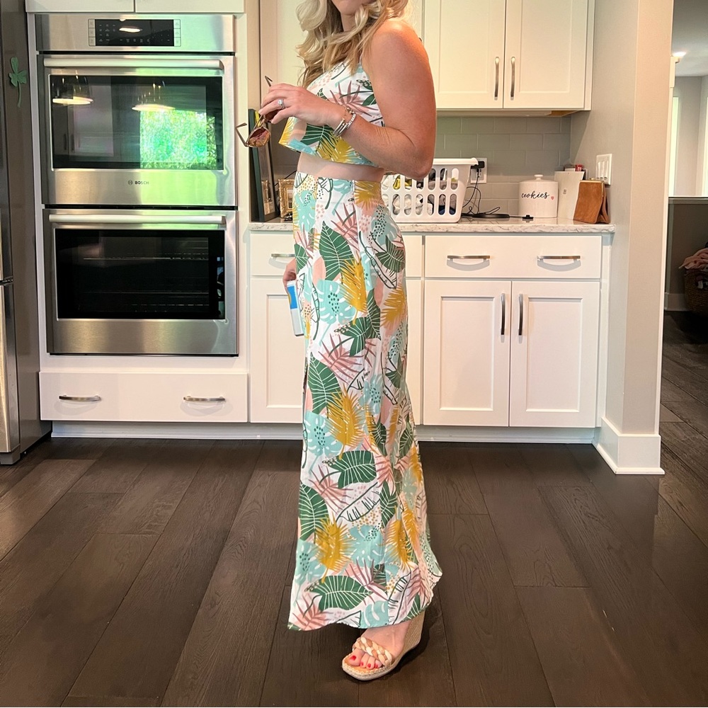 Two piece flower & leaf Hawaiian crop top and skirt